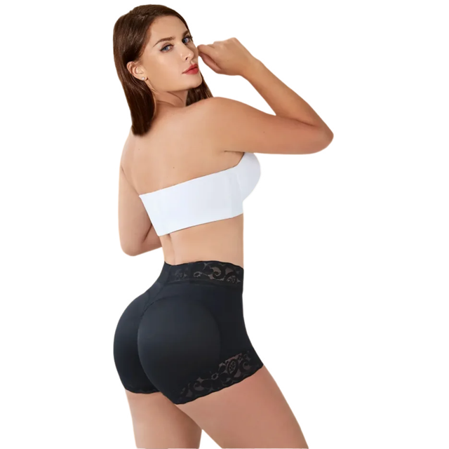 Calcinha Levanta Bumbum com Renda